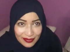 Moi nadia beurette en train de sucer une bite